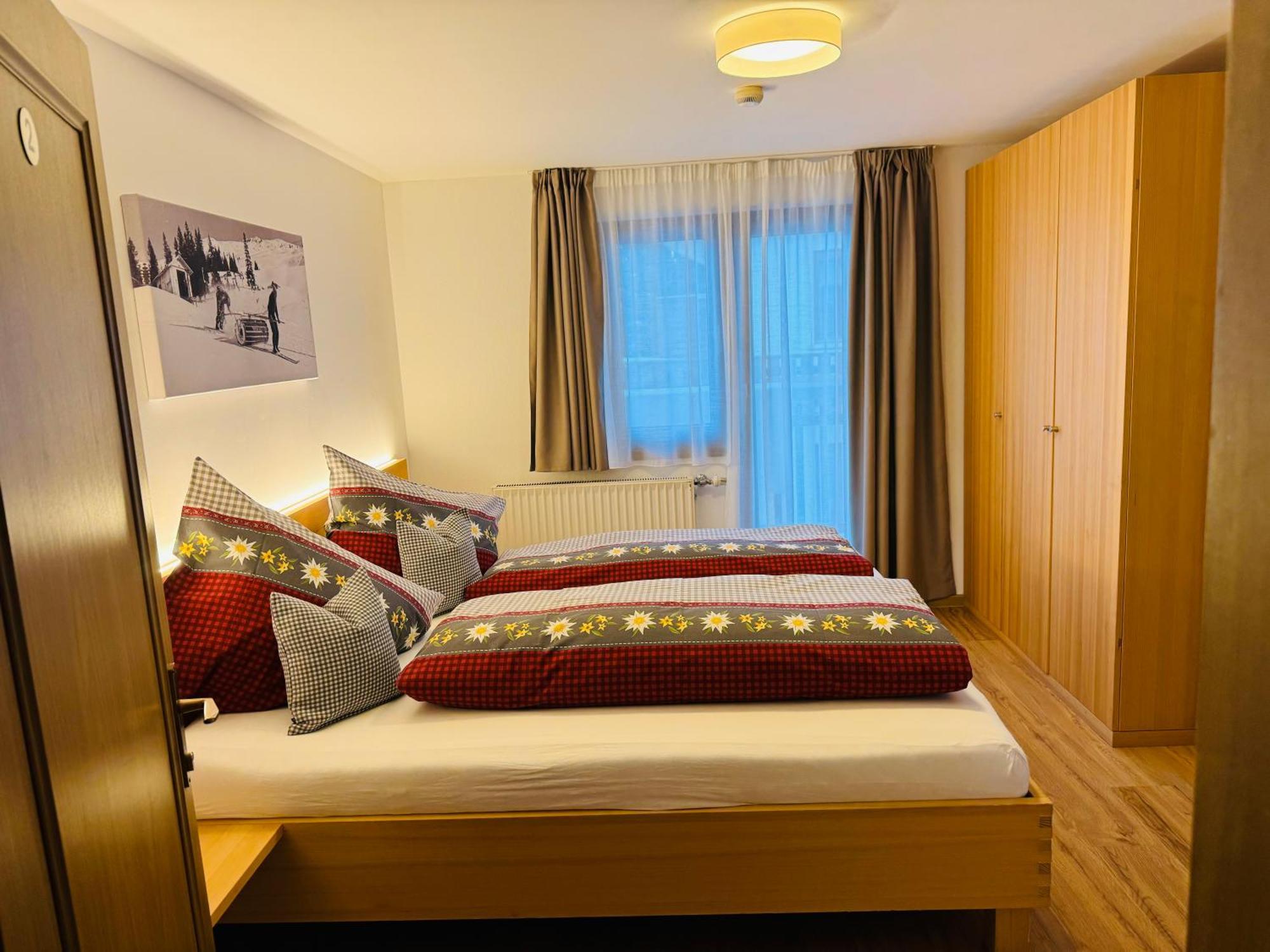 Hotel Garni Enzian Дамулс Екстериор снимка